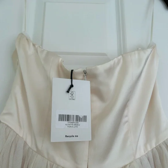 Elegant Strapless White Gown - Picture 5 of 6